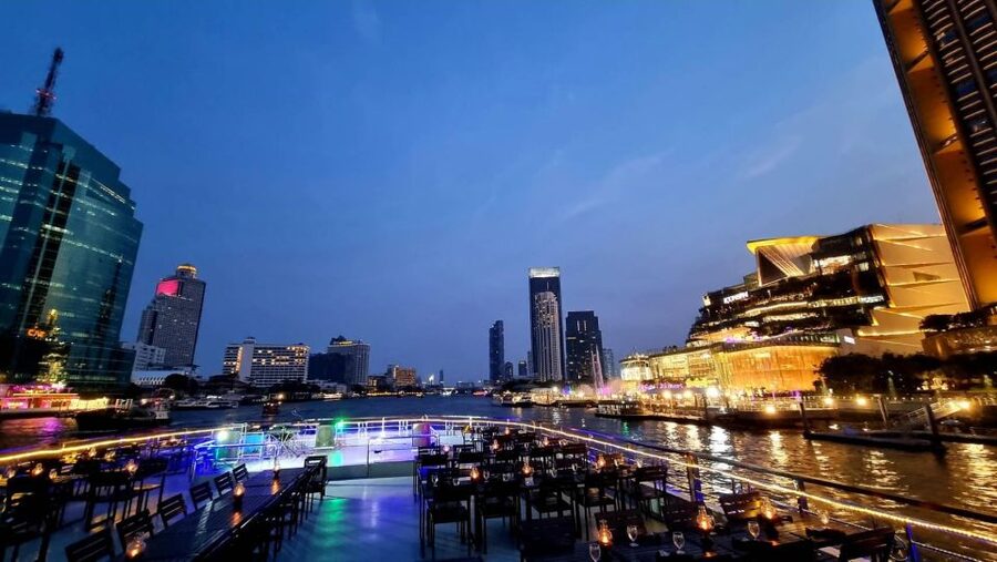 Bangkok: White Orchid Chao Phraya Dinner Cruise - What to expect from the buffet