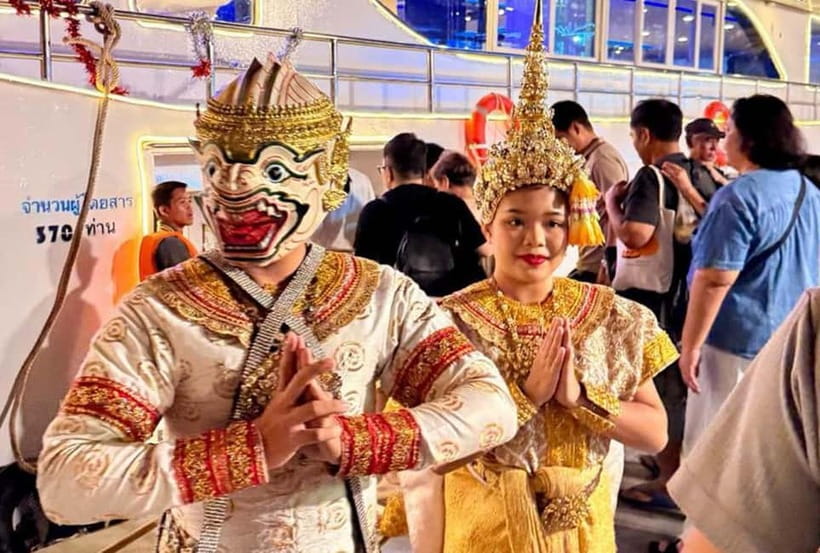 Bangkok: White Orchid Chao Phraya Dinner Cruise free Beer - Boarding, tables, and the three-deck layout