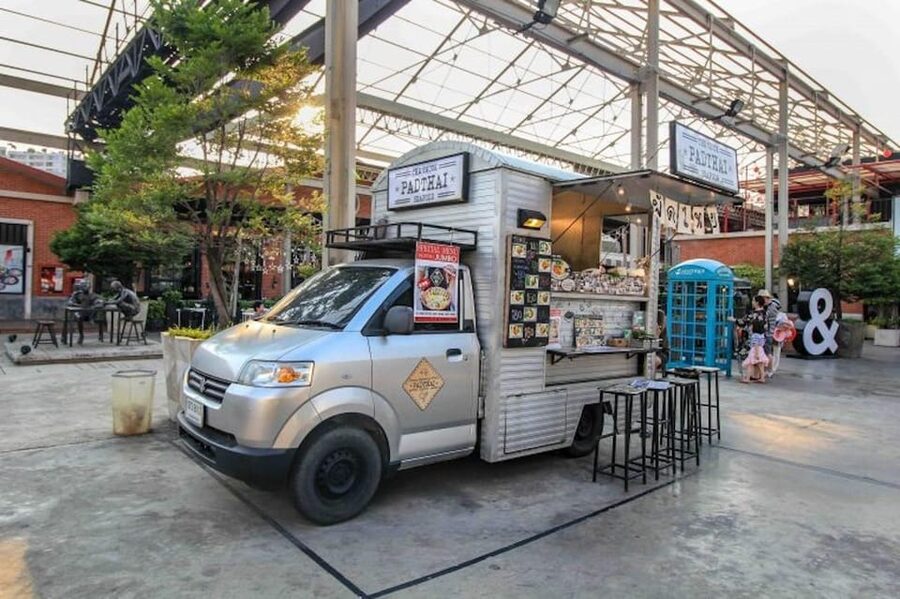 Bangkok with a Private Car and Driver Customizable Tours - What this Bangkok car service really offers