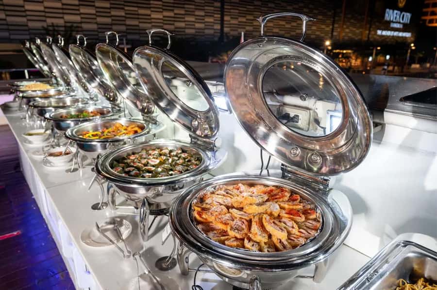 Bangkok: Wonderful Pearl Dinner Cruise and Live Performance - Thai dance, live music, and cabaret