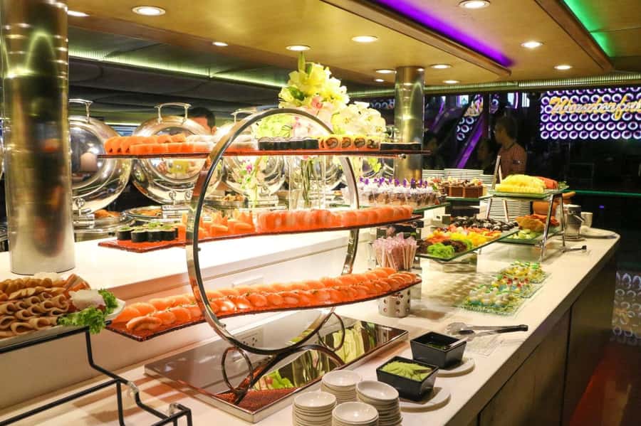 Bangkok: Wonderful Pearl Dinner Cruise and Live Performance - Outdoor deck or indoor dining?