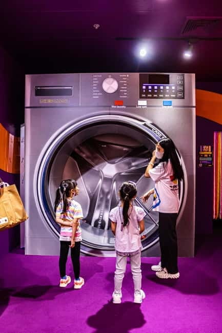 Bangkok: Wow Park Interactive Amusement & Science Park - Tornadoes, optical tricks, and unusual photos