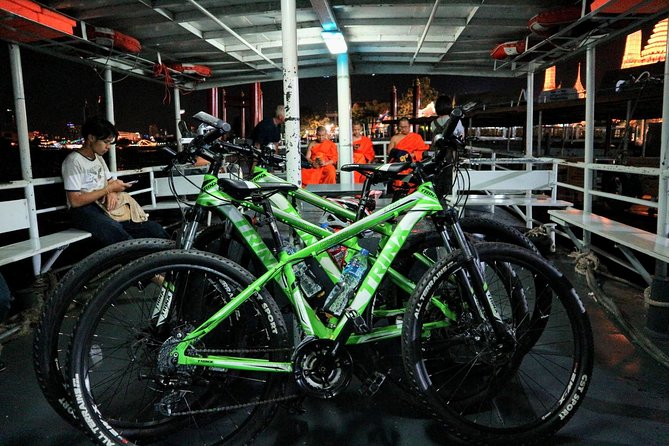 Bike Bangkok at Night with Thai Dinner - Wat Prayoon and the ride back to Itsaraphap