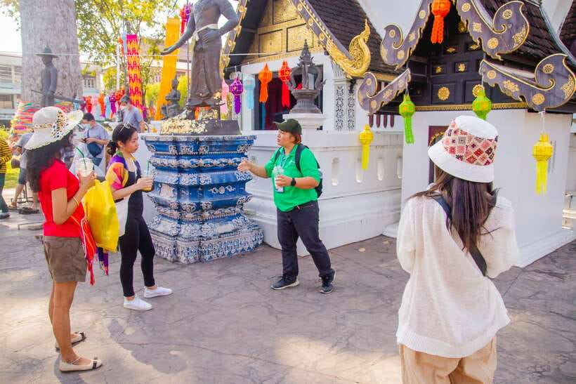Chiang Mai: 3 Hour Old City and Temples Guided Walking Tour - A responsible way to see the Old City