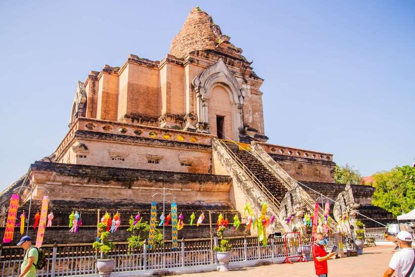 Chiang Mai: 3 Hour Old City and Temples Guided Walking Tour - The guide matters more than the format