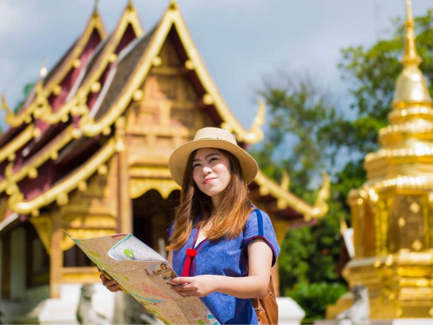 Chiang Mai: 3 Hour Old City and Temples Guided Walking Tour - Heat, clothing, and the practical details