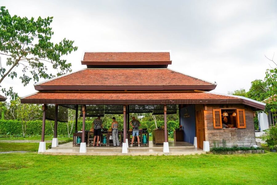 Chiang Mai: Authentic Cooking Class with Market & Farm Visit - Key points at a glance
