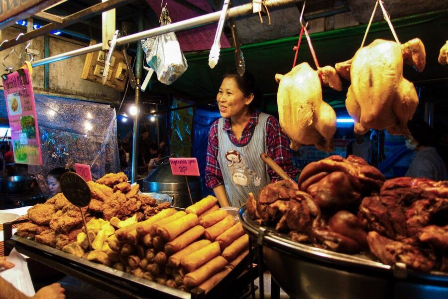 Chiang Mai: Chiang Mai Bar Hopping Guided Night Tour - Live music at The North Gate Jazz Co-Op