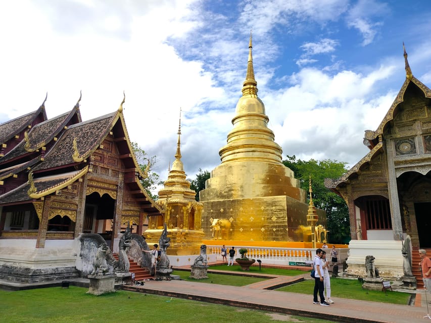 Chiang Mai: Chiang Mai Old City Twilight Walking Tour - Why twilight works so well in Chiang Mai’s Old City