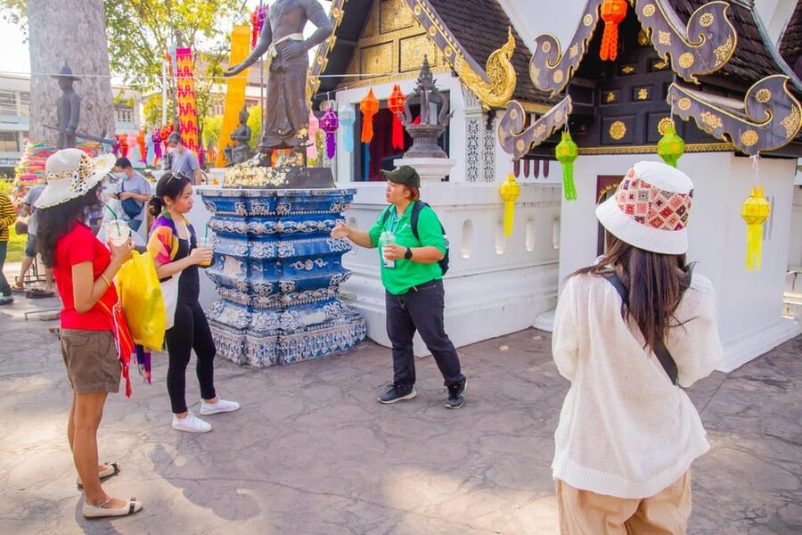 Chiang Mai: Chiang Mai Old City Twilight Walking Tour - Finishing at the Three Kings Monument