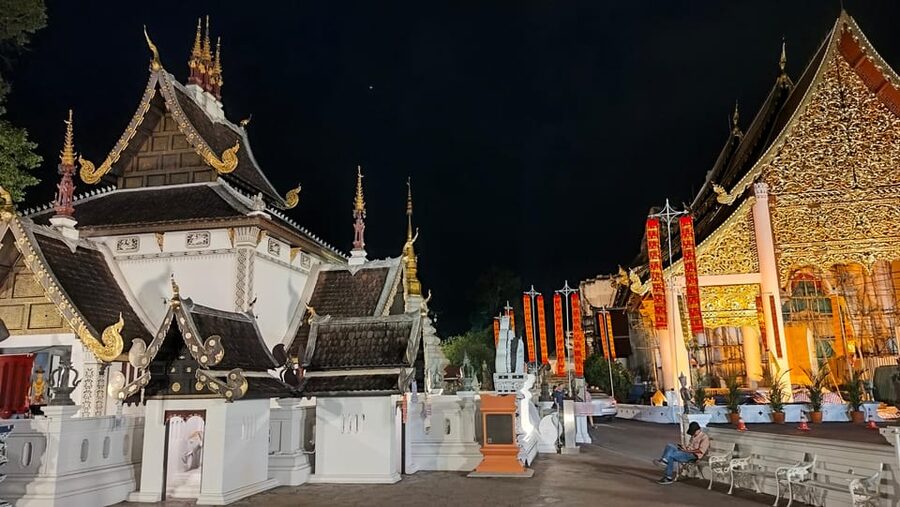 Chiang Mai: Chiang Mai Old City Twilight Walking Tour - Walking comfort, weather, and temple manners