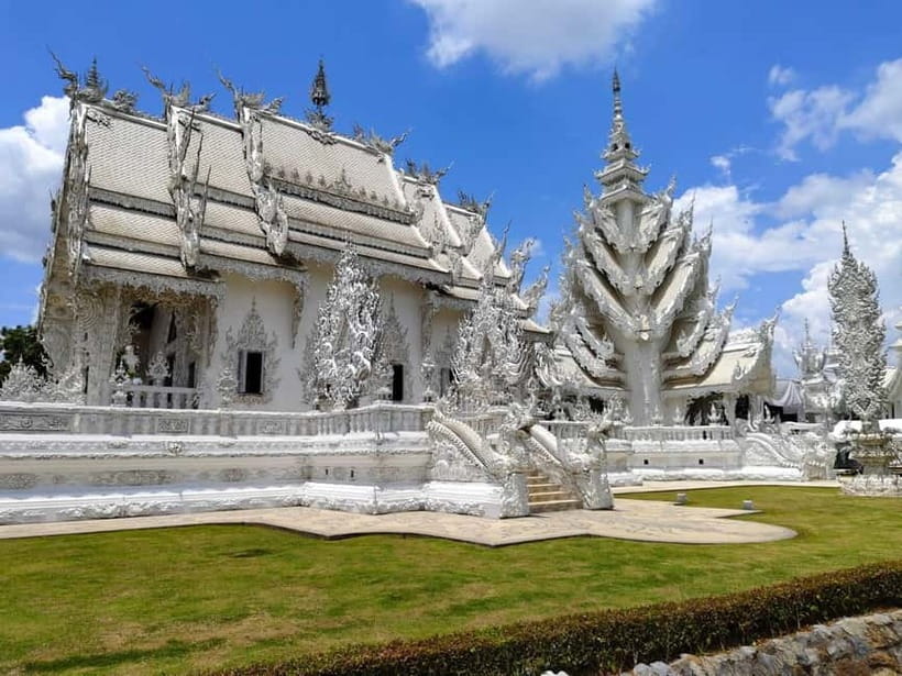 Chiang Mai: Chiang Rai Red, White, and Blue Temples day tour - Wat Rong Suea Ten, the Blue Temple