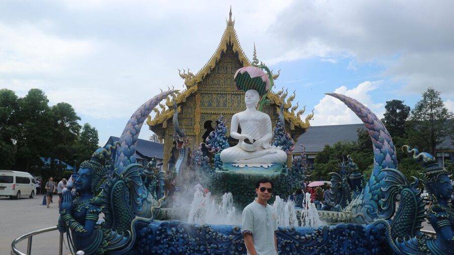 Chiang Mai: Chiang Rai Temples & Black House Discovery Tour - Who should book this tour