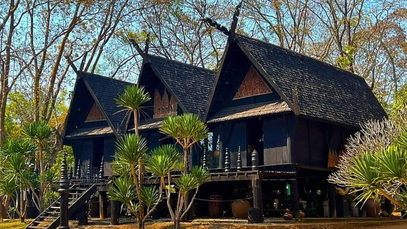 Chiang Mai: Chiang Rai Temples, Golden Triangle & Boat Tour - Meeting the Karen community, with an important choice