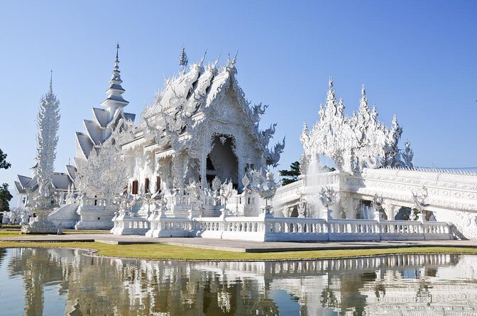 Chiang Mai-Chiang Rai:White+Black+Blue Temple+Golden Triangle+Boat Trip - Key points to know before booking