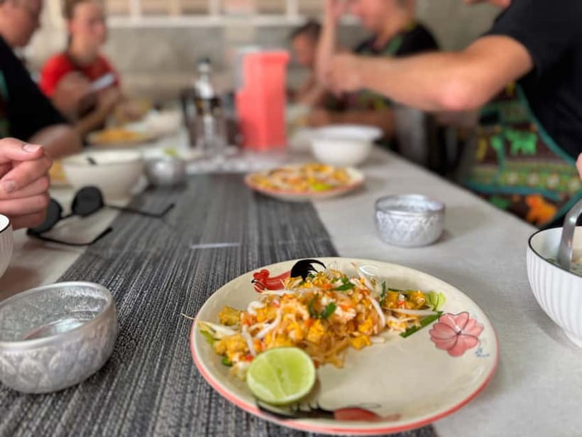 Chiang Mai: Cooking Class with Market and Pickup - Pickup, timing, and group size