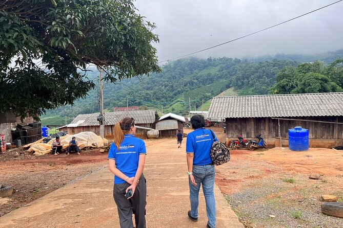 Chiang Mai Day Tour: Chiang Dao Cave and Hill Tribes - A good balance of guide types