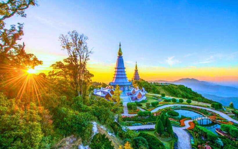 Chiang Mai: Doi Inthanon National Park Sightseeing Only - King and Queen Pagodas above the clouds