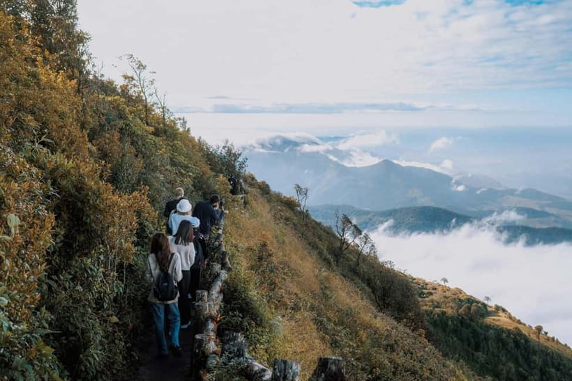 Chiang Mai: Doi Inthanon Park and Kew Mae Pan 2-Hour Hike - The King and Queen Pagodas and Their Flower Gardens