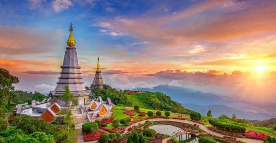 Chiang Mai: Doi Inthanon Park and Pha Dok Siew Hike Day Trip - The King and Queen’s Pagodas
