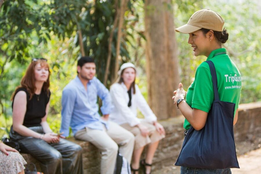Chiang Mai: Doi Suthep and Wat Umong Enchanting Evening Tour - The guides make the difference