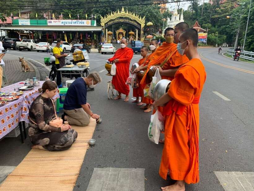 Chiang Mai: Doi Suthep, Wat Umong, and Pha Lat Sunrise Tour - Timing, transport, and the real length of the tour