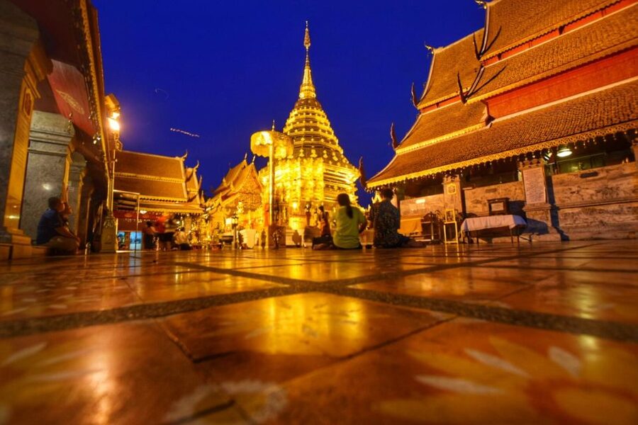 Chiang Mai: Doi Suthep & Wat Umong Twilight Tour with Pickup - What the guide adds to the evening