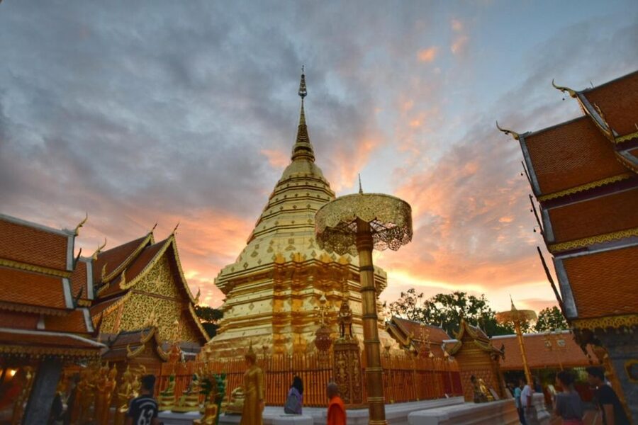 Chiang Mai: Doi Suthep & Wat Umong Twilight Tour with Pickup - Wat Umong, tunnels and Lanna artwork
