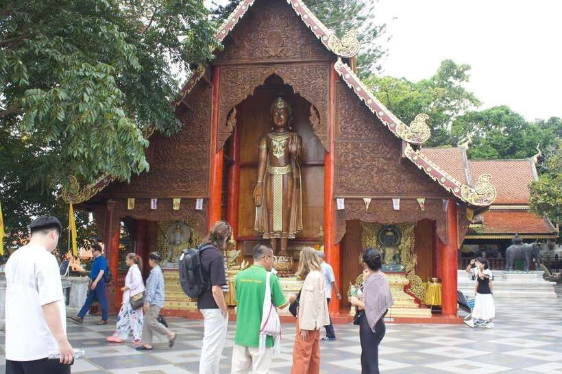 Chiang Mai: Elephant Sanctuary, Monk Trail & Doi Suthep Tour - The guides are a major part of the value