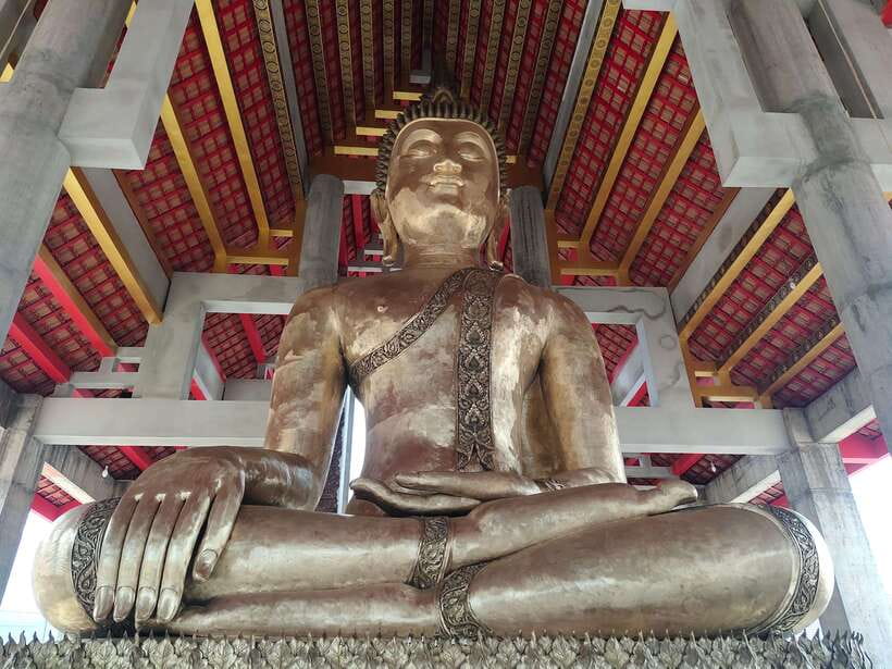Chiang Mai: Elephants, Sticky Waterfalls, Market and Temple - Who should book this Chiang Mai day trip?