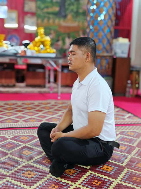 Chiang Mai: Evening Chanting & Meditation - Evening Chanting at Wat Chai Sri Phoom