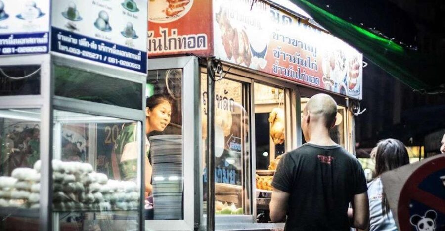 Chiang Mai: Evening Local Street Food Market Tour - How the guide changes the food experience
