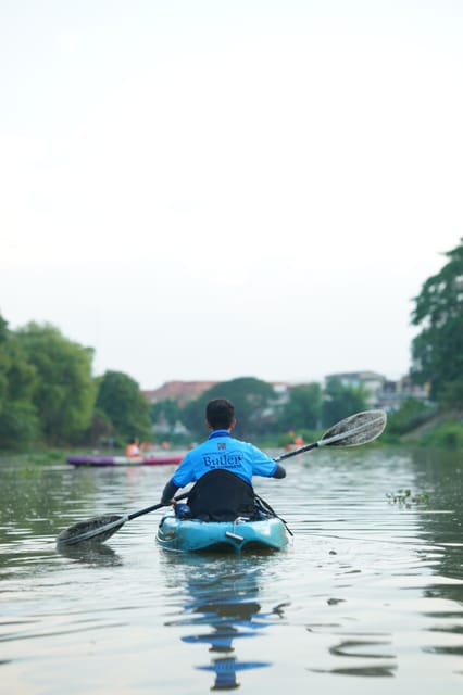 Chiang Mai:Explore kayaking through Mae Ping River on sunset - Paddling past Warorot Market and Kad Luang