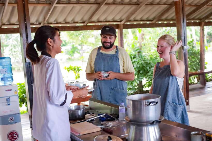 Chiang Mai: HALF-DAY COOKING COURSE at a Thai Cooking Farm - Hotel pickup sets an easy tone