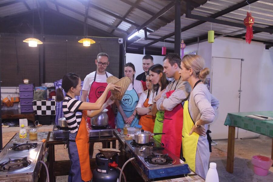 Chiang Mai: Half Day Morning Cooking Class with Market Tour - Five dishes, your menu, and your own station