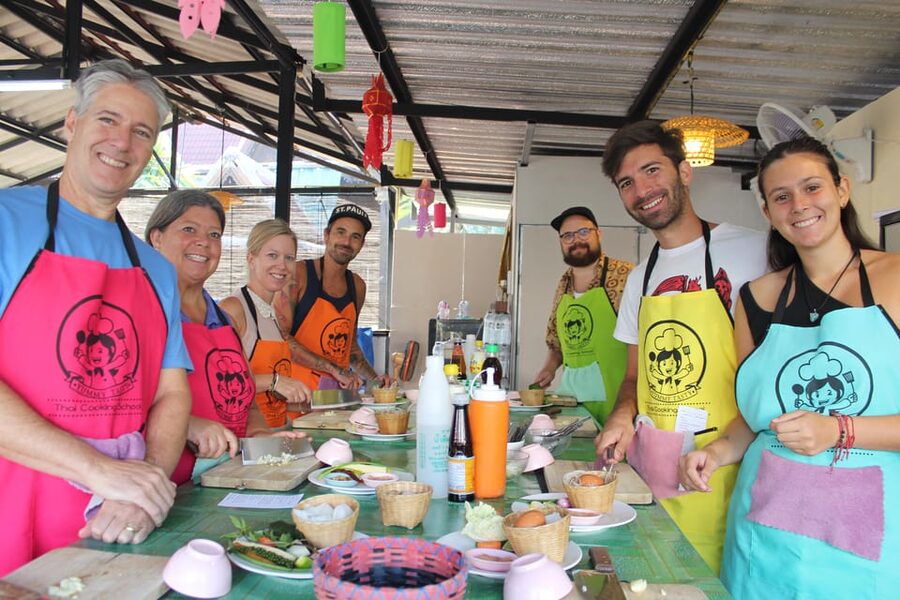 Chiang Mai: Half Day Morning Cooking Class with Market Tour - Eating what you made