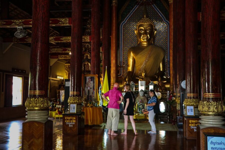 Chiang Mai: Half-Day Old Town Cycling Tour - Warorot Market and the city’s food culture