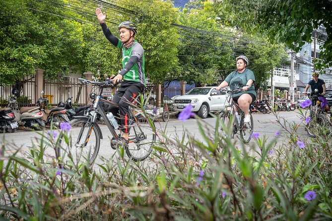 Chiang Mai: Historic Old City Bike Tour - Morning or Night - Wat Chedi Luang and the heart of the ride