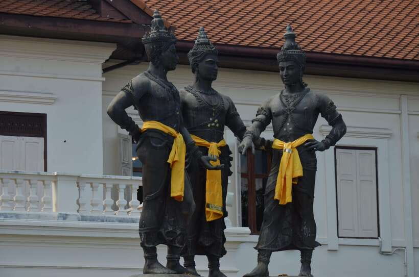 Chiang Mai: Historic Temples and City Guided Walking Tour - Wat Phan Tao, a rare all-teak stop