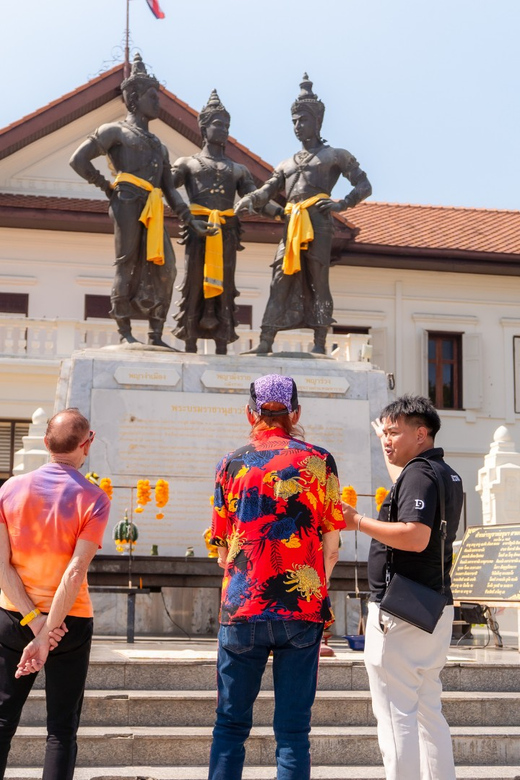 Chiang Mai: Historical and Culture Exploration Walking Tour - Walking to Wat Chedi Luang