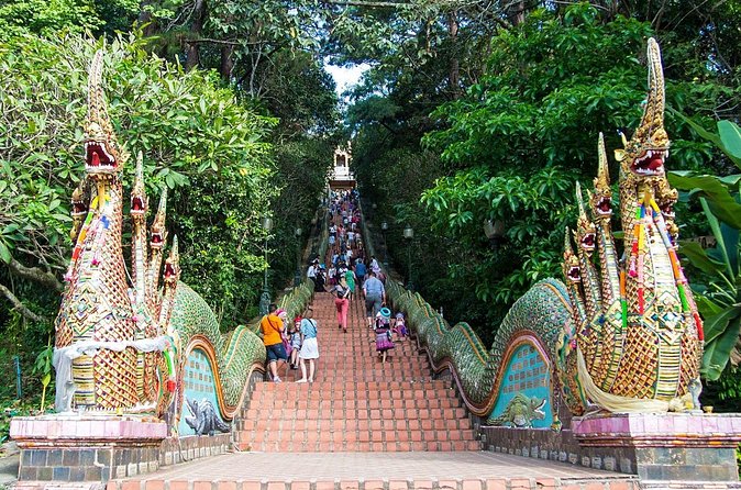 Chiang Mai Iconic Temples and City Tour - Wat Chedi Luang and the old city’s great ruin