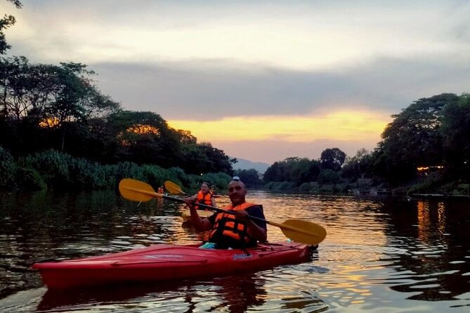 Chiang Mai: Kayak Under the Stars – 6 km to the Heart of the City - Small details that make the evening better