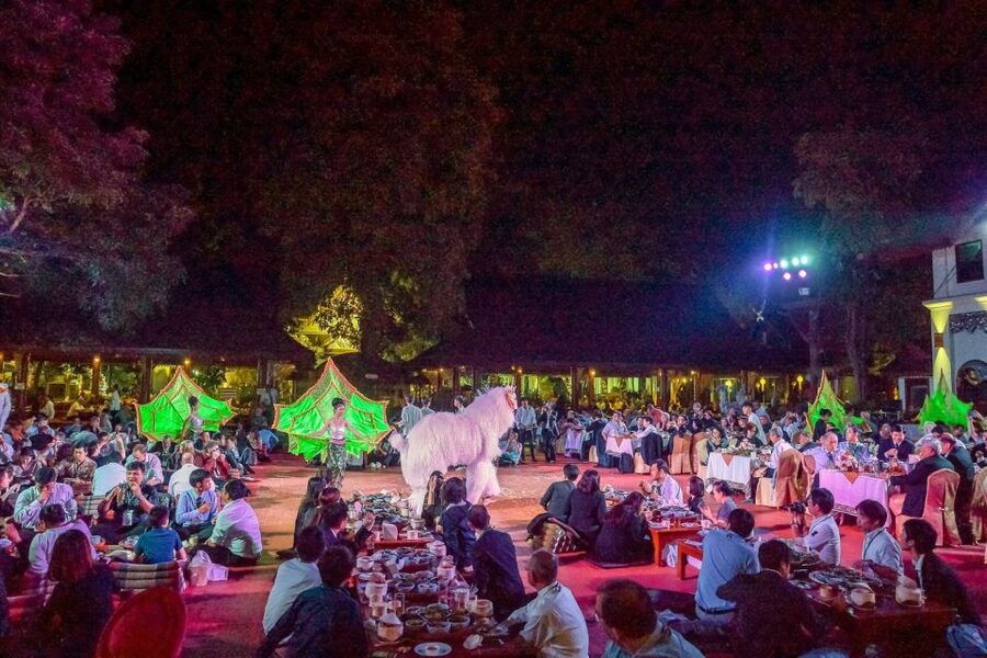 Chiang Mai: Khan Toke Traditional Meal & Dancing Performance - Audience interaction and photographs
