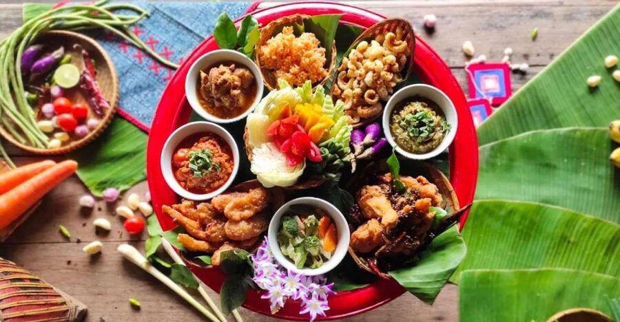 Chiang Mai: Khantoke Dinner with Traditional Performance - What happens when you arrive