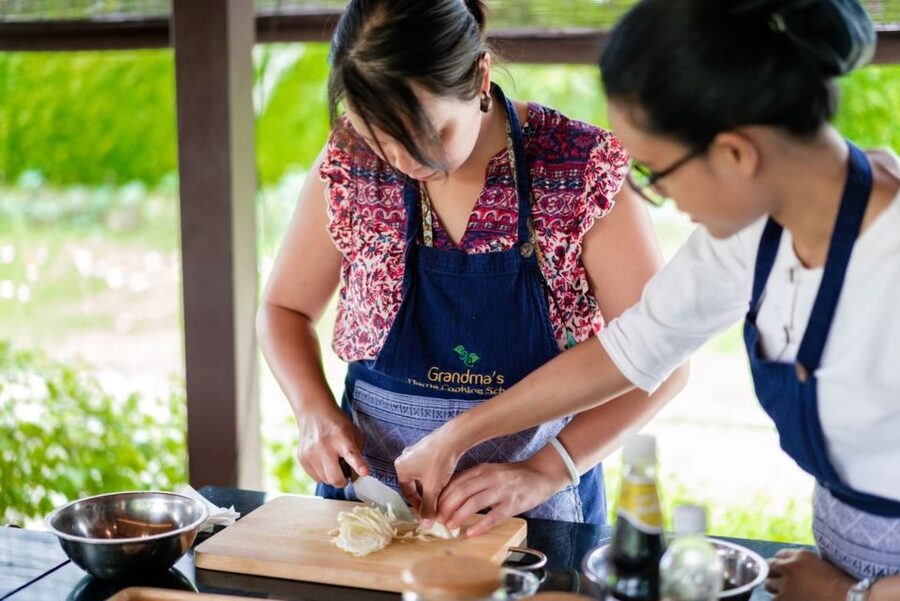 Chiang Mai: Local Northern Thai Cooking Class at Grandma's - What the group size means for the experience