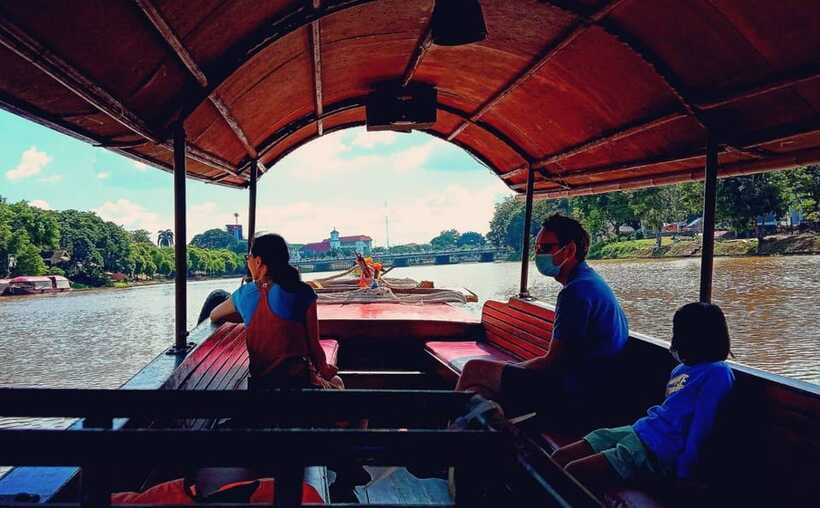 Chiang Mai: Mae Ping River Cruise & Optional Transfer - The farmhouse stop and its herb garden