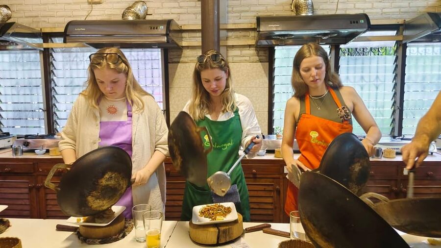 Chiang Mai: Morning Cooking Class with Market Visit - A market lesson before the cooking begins