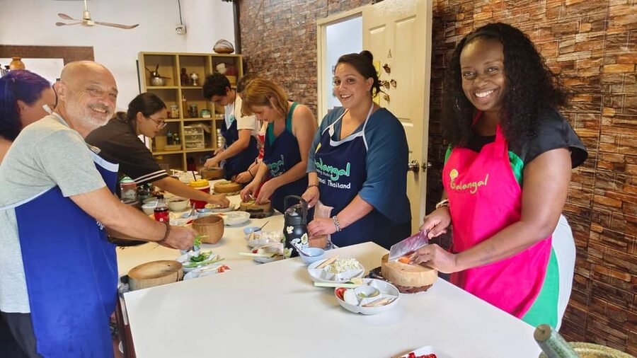 Chiang Mai: Morning Cooking Class with Market Visit - Eating what you made