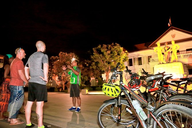 Chiang Mai Night Bike Tour - Street food at Chiang Mai Gate Market