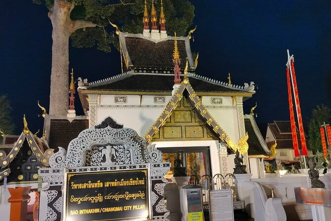 Chiang Mai Old City & Temples 3 hour Twilight Walking Tour - Ending at the Three Kings Monument